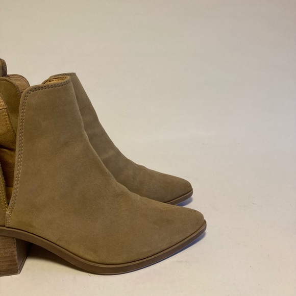 Steve Madden Cream Suede Point Toe Ankle Boots size 7 - Picture 5 of 16